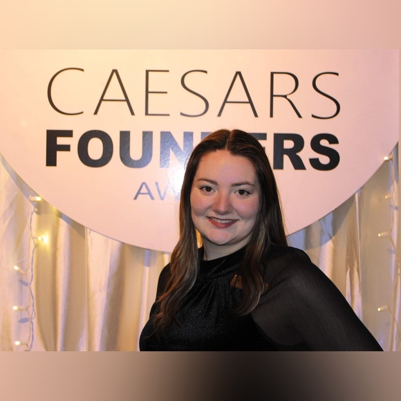 Meet your Posher, Elizabeth - Picture 1 of 2